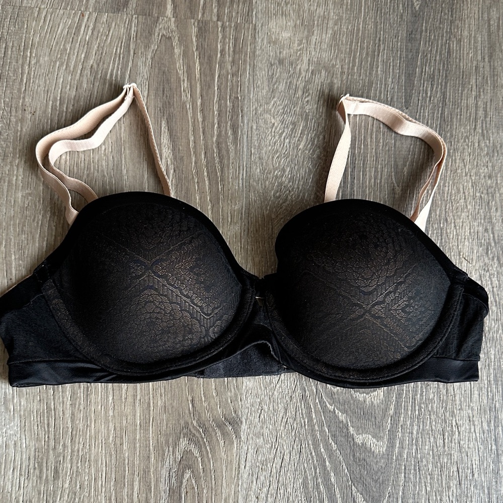 Ambrielle Black and Tan Women's Bra can be used straps less.